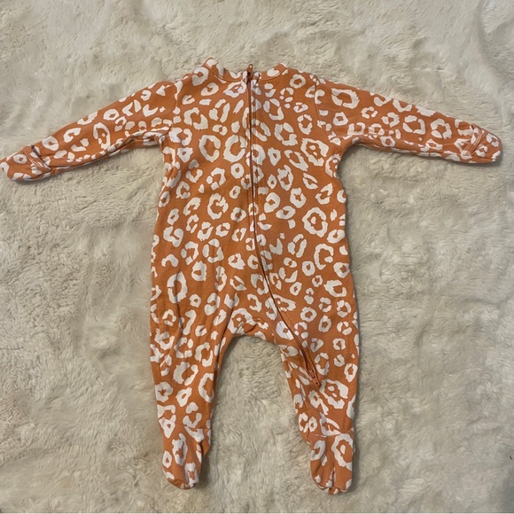 Old Navy Other - Old Navy Orange Leapoard Print Footie